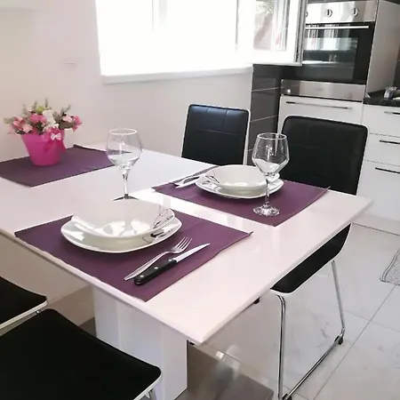 Roberto Apartment